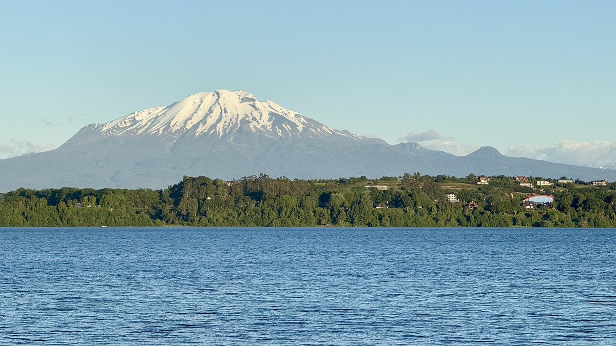 Vivi_PA's tweet photo. Atardecer de Puerto Varas con la @Feeerbeatriz https://t.co/3arG06HFt0