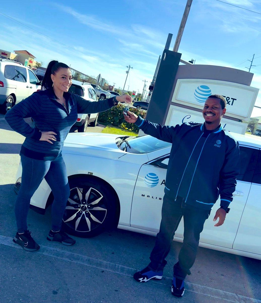 Handing over these famous keys to one of the best in the biz!! <a href="/Will_Iam0803/">William</a> is gonna take amazing care of the Tones Squad!! <a href="/Hdncorp/">Henry Nguyen</a> <a href="/Retail_Markets/">Retail Markets</a> <a href="/One_FLA/">OneFLA</a> <a href="/MatthewCLinden/">Matthew Linden</a> <a href="/LuisSilvaOneFLA/">Luis Silva</a>  #itsaFloridathing #lifeatatt <a href="/ATT/">AT&T</a> <a href="/LifeAtATT/">Life at AT&T</a>