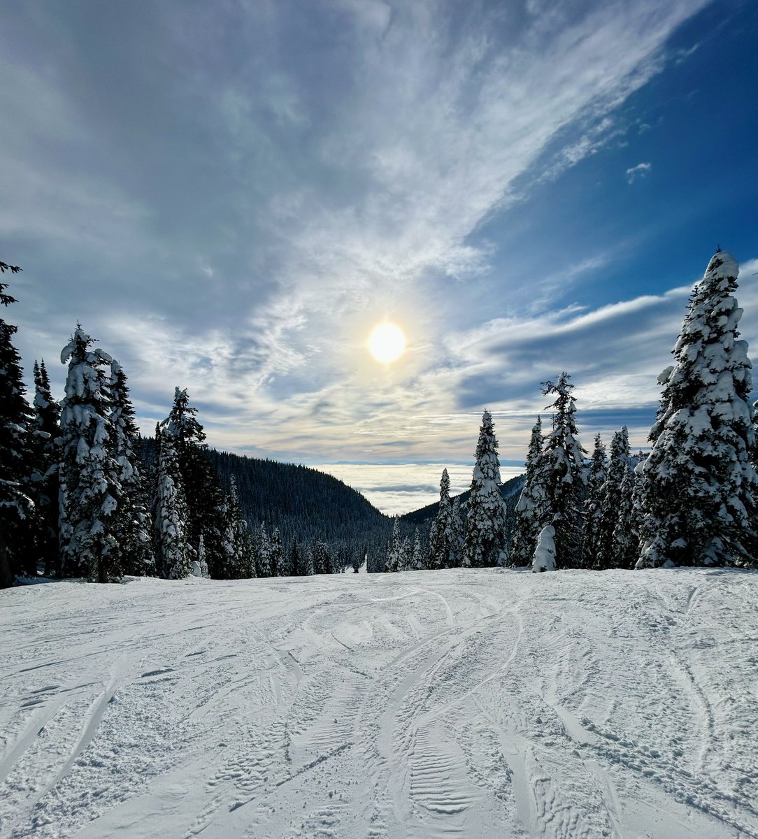 ERobbinsCFalls's tweet photo. Day 1 of many (I hope) #skimoreworkless #getoutside https://t.co/F9nCO6Gi3U