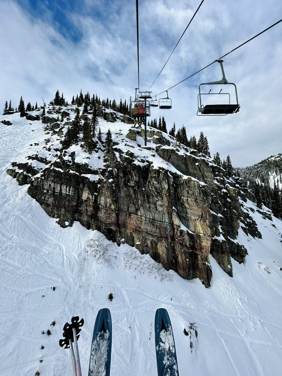 ERobbinsCFalls's tweet photo. Day 1 of many (I hope) #skimoreworkless #getoutside https://t.co/F9nCO6Gi3U