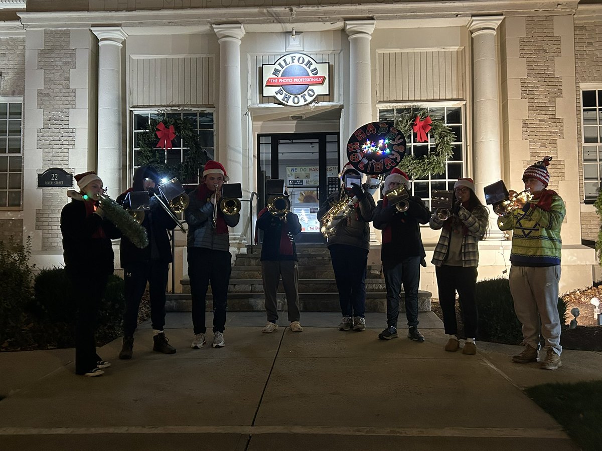 Foran Brass at the Lamplight Stroll! 🎶 <a href="/MrBLionPride/">Mr. Berkowitz</a> <a href="/MPSArtsandMedia/">Amy Perras</a>