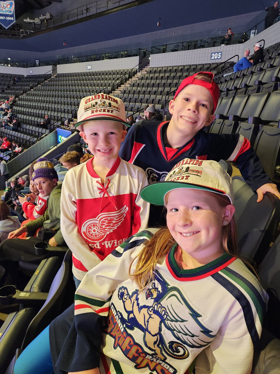 We're already putting the flex pack to work! The MacKenzie kids love the retro hats! #gogrg #ahl #hockey 🏒