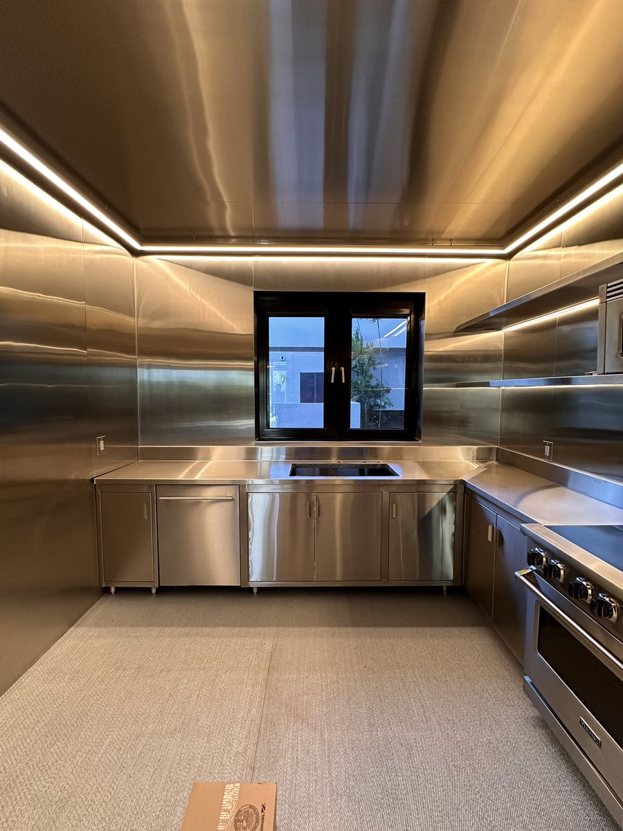 InfinityCupr's tweet photo. Full Stainless Steel Kitchen https://t.co/d6LP7thgku