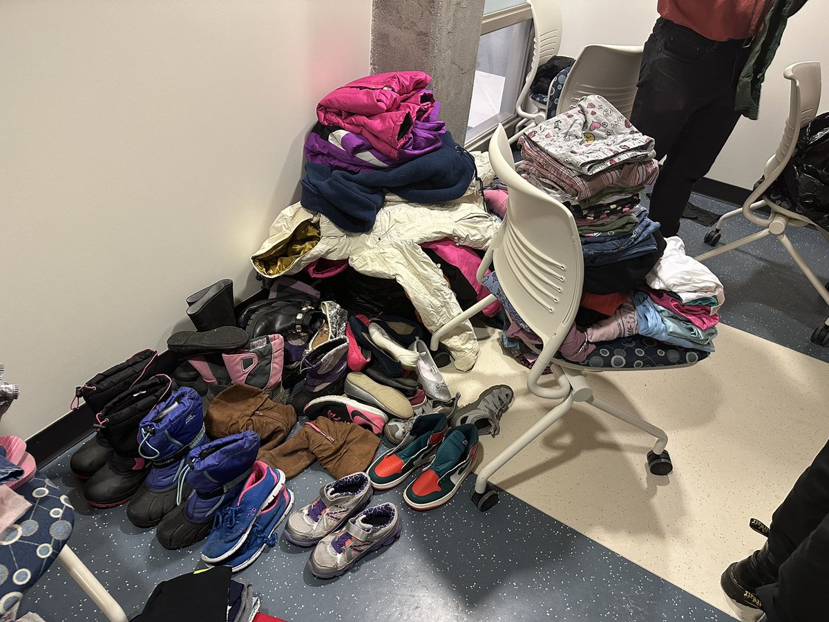 Nadia Delanoy PhD (@lifeistoblived) on Twitter photo For the last 5 years, a student committee is struck for a winter coat and warm clothing drive! This year was quite successful with 4 vehicles full of donations for the <a href="/calgarydropin/">Calgary Drop-In Centre</a> centre and the <a href="/AwoTaan1/">Awo Taan Healing Lodge Society</a> Healing Lodge. Thank you to the student organizing team! <a href="/UCalgaryEduc/">Werklund School</a> For the last 5 years, a student committee is struck for a winter coat and warm clothing drive! This year was quite successful with 4 vehicles full of donations for the <a href="/calgarydropin/">Calgary Drop-In Centre</a> centre and the <a href="/AwoTaan1/">Awo Taan Healing Lodge Society</a> Healing Lodge. Thank you to the student organizing team! <a href="/UCalgaryEduc/">Werklund School</a>
