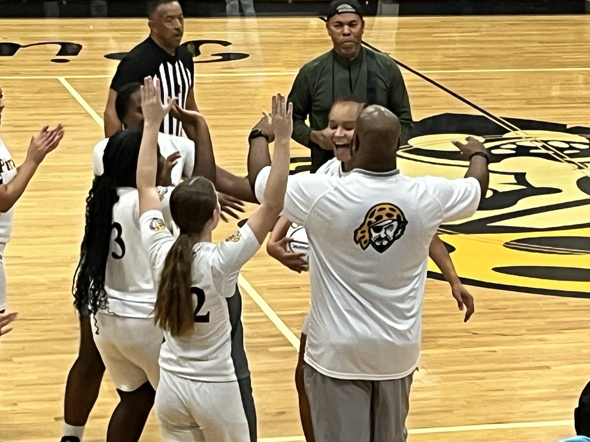 TanyaTturner's tweet photo. PQ Proud of Lailana Harris for hitting her 1,000 career point milestone this evening at home vs Camden! Aaron Burke @pqschools #EveryChildEveryChanceEveryDay #BeTheOne #ServingAsOneSchool https://t.co/7tCSbfgNwP