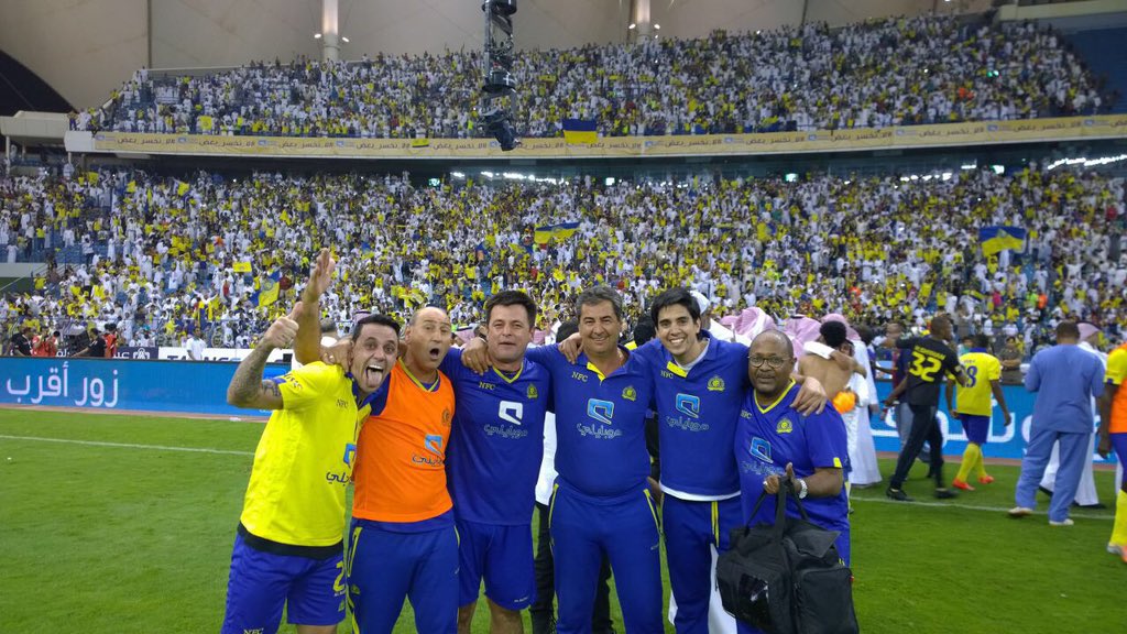 pabloplago's tweet photo. Hoy se retiró Fabian Estoyanoff, sinónimo de buen compañero y leal dirigido, gran jugador de alta calidad y jerarquía, y para mí sinónimo de alegrías y grandes logros.
Gracias por todo lo que me regalaste Lolo y lo mejor en lo que siga, felicidad y salud para vos y los tuyos. https://t.co/FkNeaEjQ3i