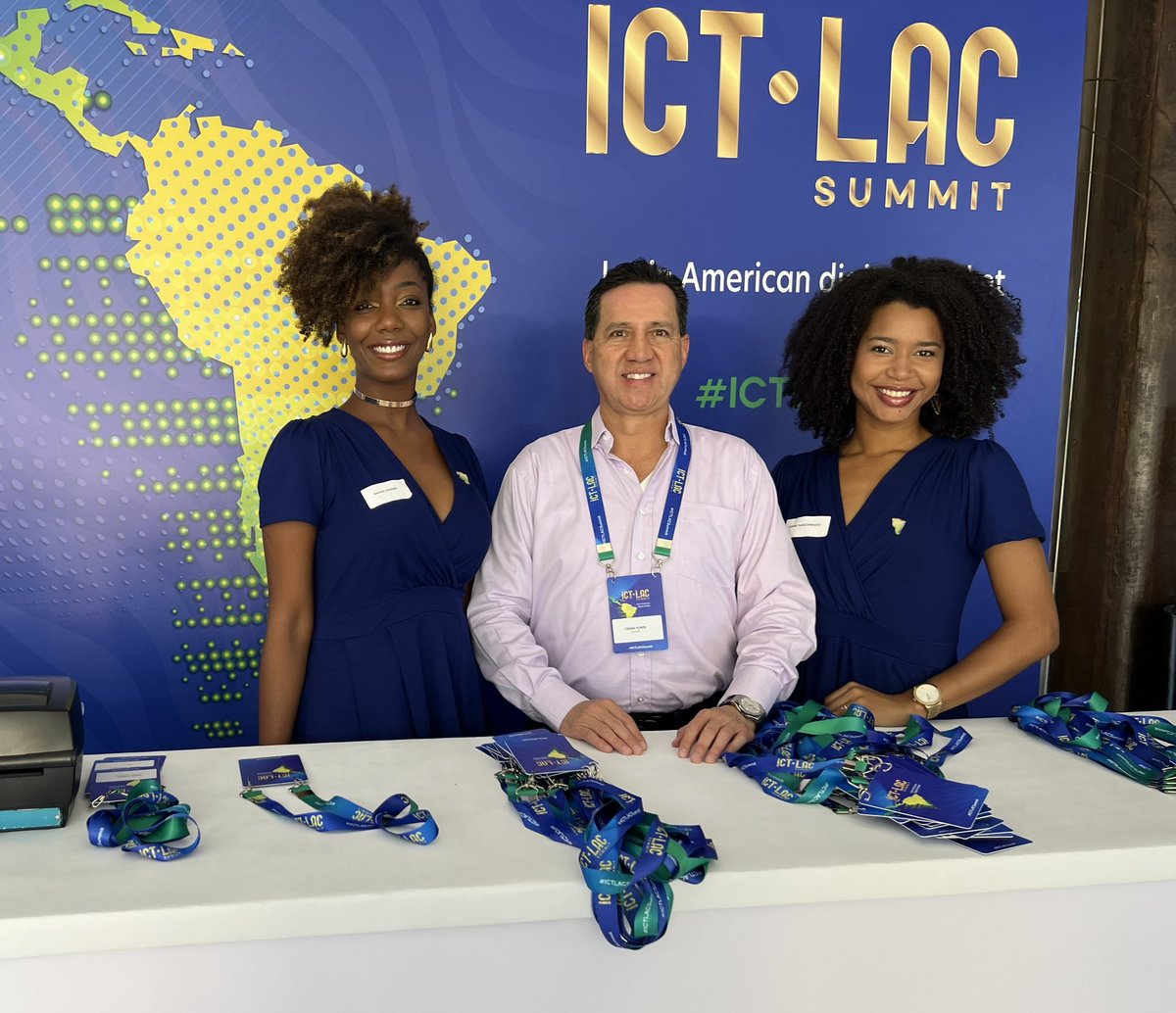 cesarfunesgaray's tweet photo. Together we are stronger, great initiative @AnatelGovBR & @IFT_MX, for a digital region with its own essence. #CELAC
Thanks Mr Baigorri & @juarezmojica for inviting me to #ICTLACSummit at #SalvadorDeBahia to share @HuaweiLatam vision regarding #AI.
Abraço, amigo Atilio https://t.co/HutrKnfwkU