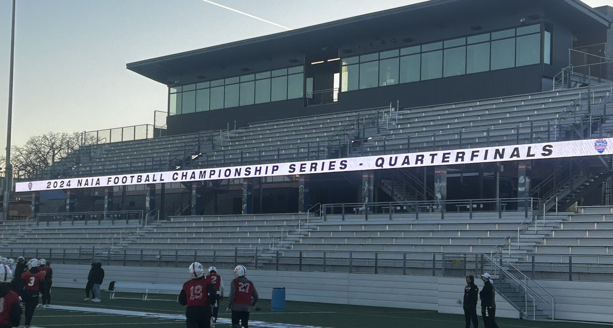 GVCoachJep's tweet photo. Elite 8 tomorrow 12pm at Mediacom Stadium!! Canβt wait to watch our guys compete! #GVFootball https://t.co/dGVwyEDRL2