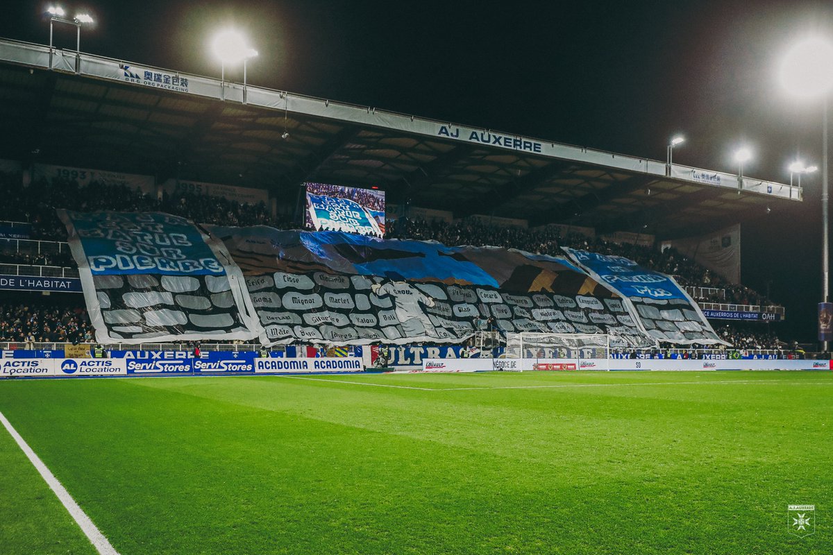 💙 𝐿'𝐴𝐽𝐴 𝑒𝑠𝑡 𝑏𝑎̂𝑡𝑖𝑒 𝑠𝑢𝑟 𝑝𝑖𝑒𝑟𝑟𝑒, 𝑙'𝐴𝐽𝐴 𝑛𝑒 𝑝𝑒́𝑟𝑖𝑟𝑎 𝑝𝑎𝑠 🤍

#TeamAJA #AJAPSG