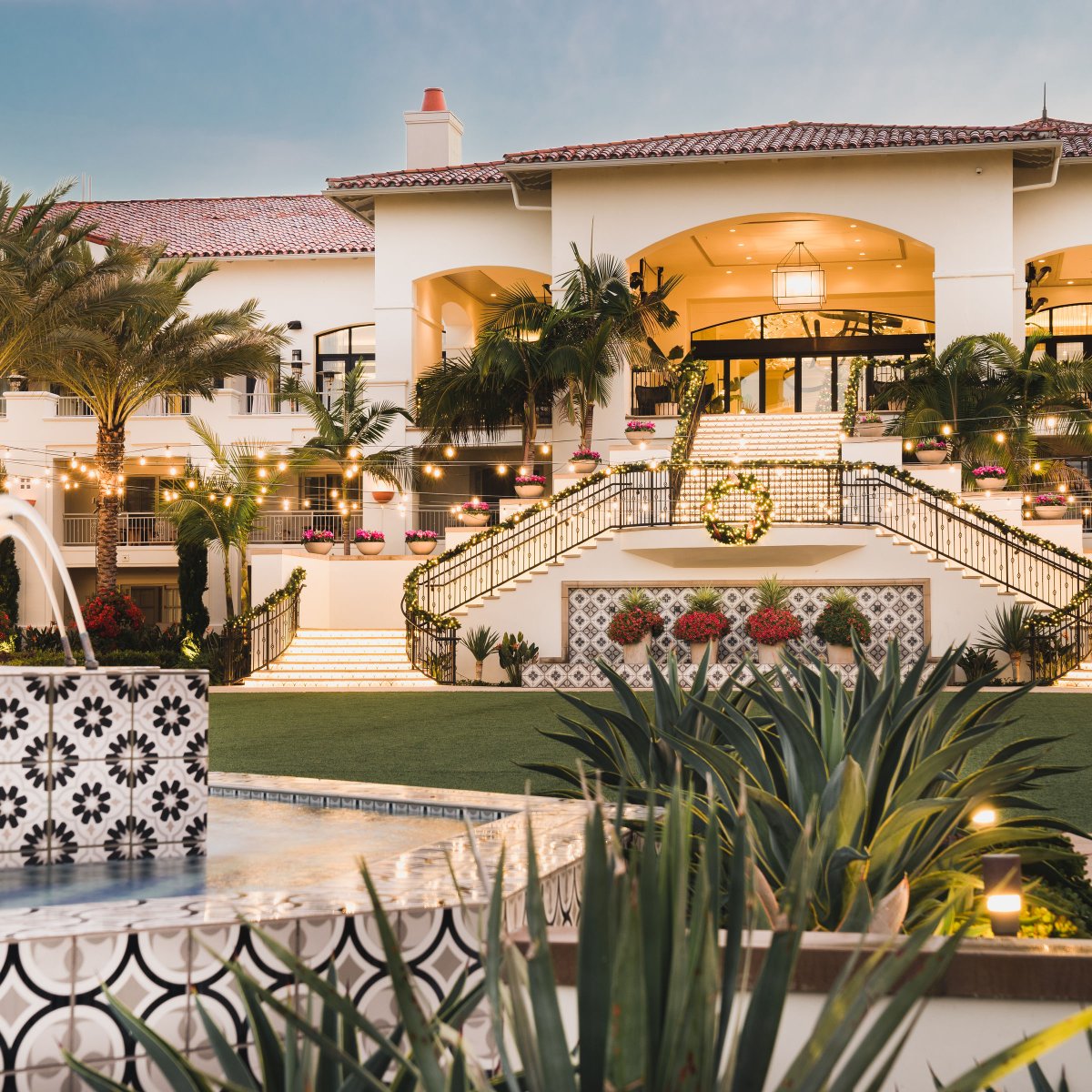 Discover the all-new Holiday Market for a magical experience 🎁 

Explore unique holiday gifts, enjoy festive treats and beverages, and capture special moments with Santa and his Elves. Join us for a joyful celebration of the season!

When: December 8 from 2:00 pm - 7:00 pm