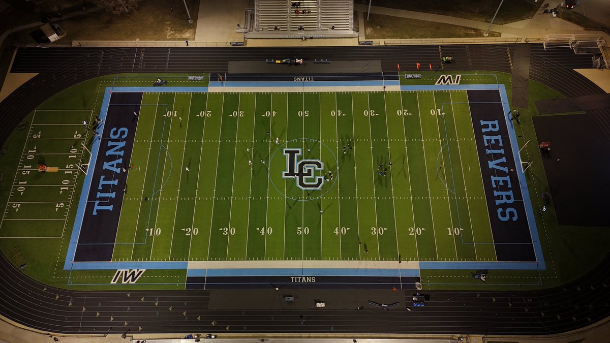 ReiverFootball's tweet photo. We've worked for this moment!
The lights are on!
Time to get to work!
#BluffsBuilt #SailsUP https://t.co/P2OCNnTV2J
