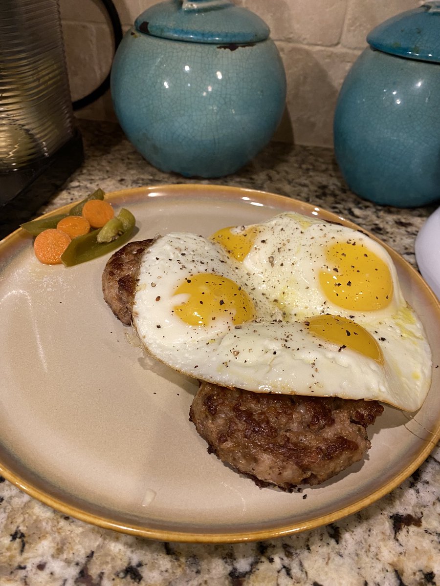 SuzieQuackers2's tweet image. I know why the Chicken crossed the Road? To be with the Pigs and Jalapenos of course! 😃😃😃 #WishUWereHere #Brinner