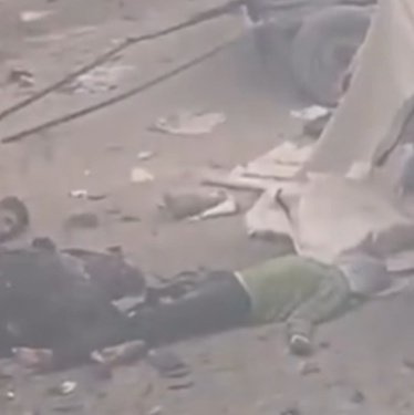 جاءت لتنقذ الجرحى مع والدتها فقتلتها إسرائيل.

قتلت الجميع ، هذه هي إسرائيل المجرمة.

وعند اللّه تجتمع الخصوم ، إلى رحمة الله.