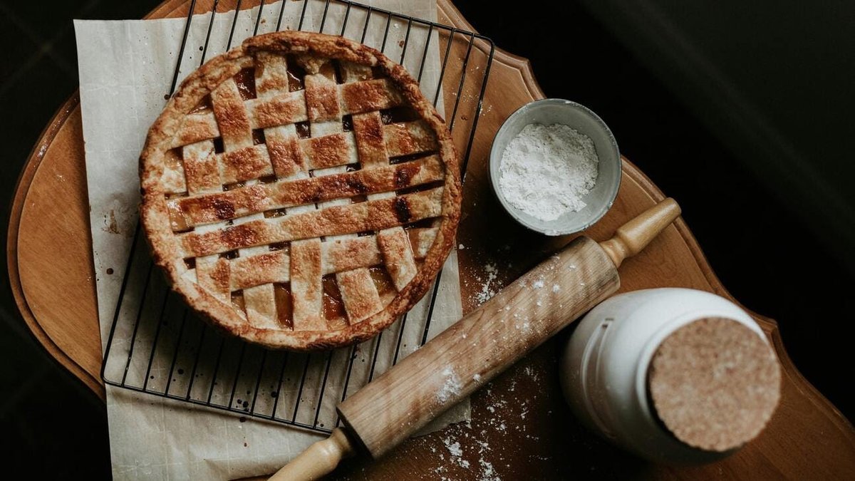 simonejennsmith's tweet image. This one is for my bakers (or my lovers of pie),

Which photo is real, and which is AI?