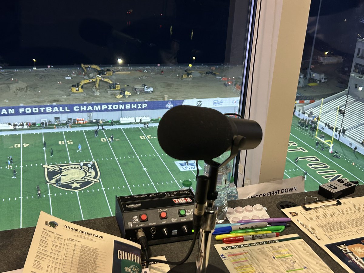LinacreMedia's tweet photo. Great week for mentors. Back to where it all started.
Army β π-1οΈβ£ overall, 8οΈβ£-0οΈβ£, regular season champs β plays host to Tulane tonight under the lights for the American π.
#GoArmy #ArmyNavy #CICTrophy #CollegeFootball #LinacreMediaOnTV ππ₯ππ½ππΊπΈ https://t.co/jX8qREs436