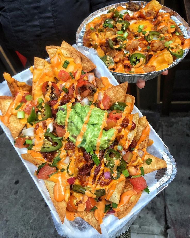 FoodPleaser's tweet photo. Nachos please https://t.co/5WOE6VkCdh