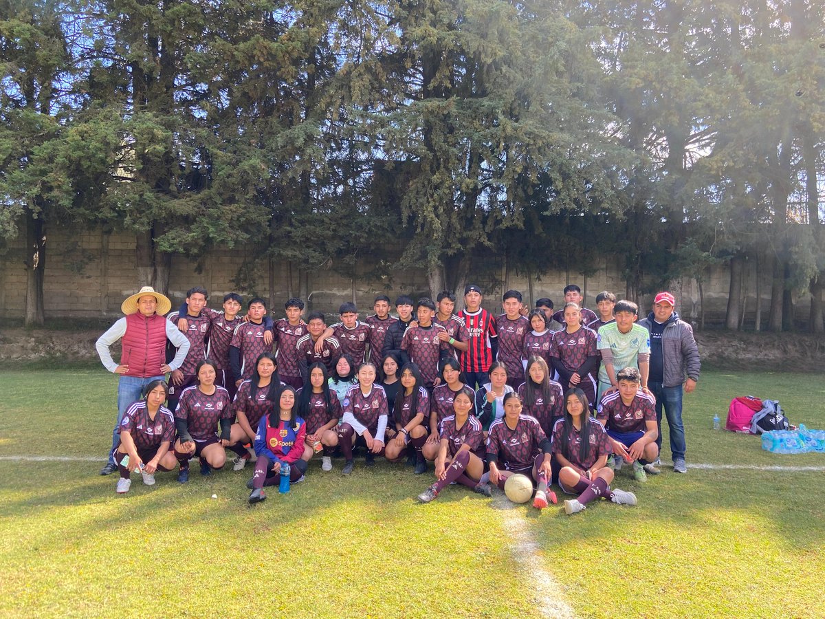 CemVillaVict's tweet photo. ¡Felicidades equipos,disciplina fútbol femenil y varonil !. Llegar a la final es un logro increíble. Su dedicación y esfuerzo han dado frutos. 
¡Buena suerte en la final del torneo #LobosEnAcción!
#ApasionadamenteCONALEP https://t.co/lbyJX6Fmps