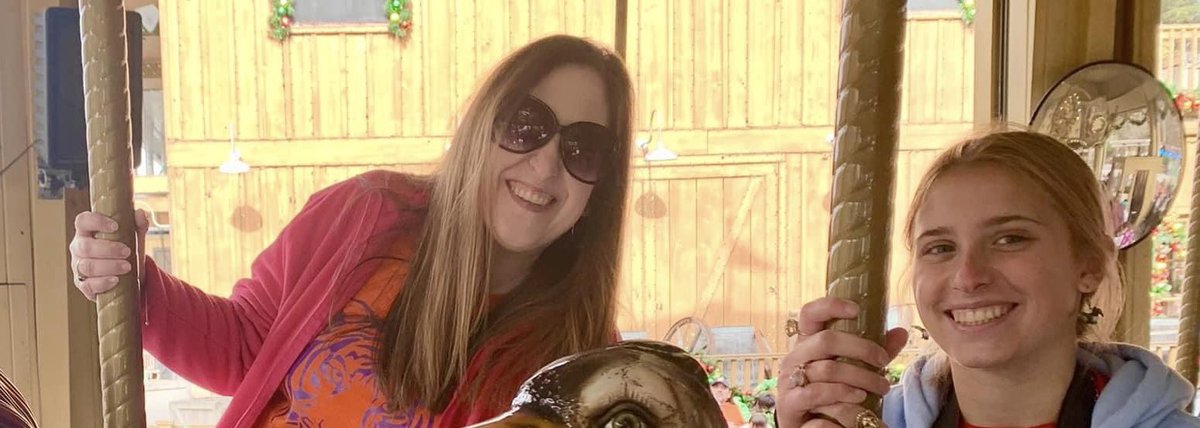 TigerGirl102250's tweet image. Sweet memory from 2022 while visiting Dollywood. ❤️#momanddaughter