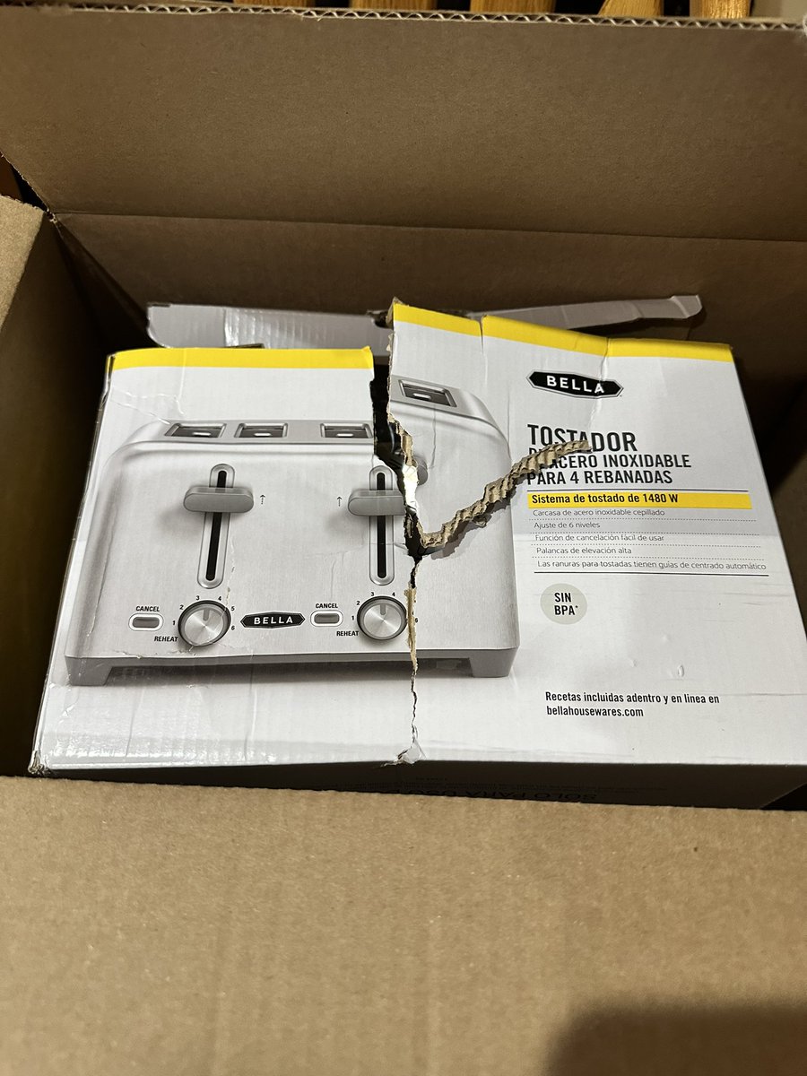 RSkeetCurtis's tweet photo. I needed a new toaster so I ordered one from @amazon. The shipping box was normal but when I opened it this is what was inside. Which means that it was packed like this. The toaster itself was dented as well. Let’s up that QC, Amazon.  🤷🏾‍♂️ https://t.co/owXdKho7ME