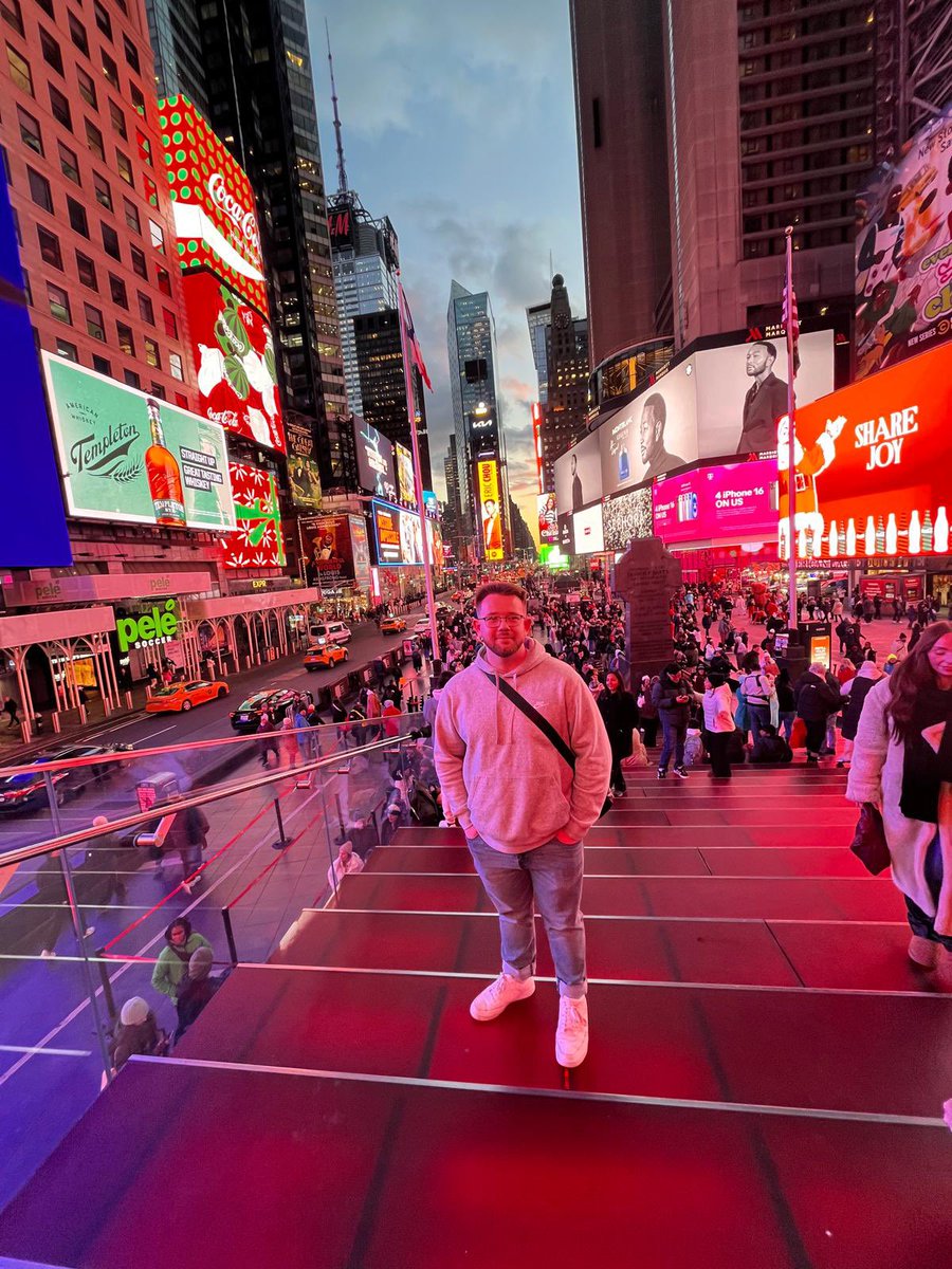 BazaMedia's tweet photo. NYC 🇺🇸 https://t.co/WMk6hScvra