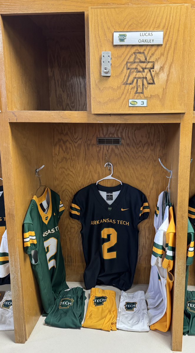 Had a great time today on my official visit to Arkansas Tech. Thanks for the hospitality! <a href="/CoachKVA/">Kendrick Van Ackeren</a> <a href="/CoachDoyle_ATU/">Sean Doyle</a> <a href="/CoachSirrArchie/">Aaron Archie</a> @ATUFOOTBALL <a href="/CoachSchnabel/">Shawn Schnabel</a> <a href="/Adam_Dulka/">Adam Dulka</a>