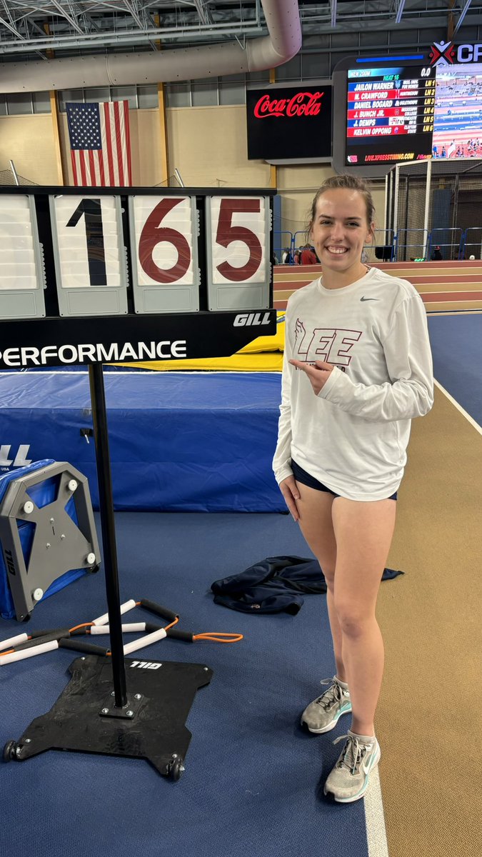 LeeUTFXC's tweet photo. Freshman ⭐️ Liz Lannom wins the high jump with 1.65m (5 feet 5 inches), and then comes back and runs a massive PR in the 200m with 24.83! Liz is only .02m off the NCAA provisional mark in the high jump and just .10 off in the 200m! https://t.co/AtQqqDwMYy