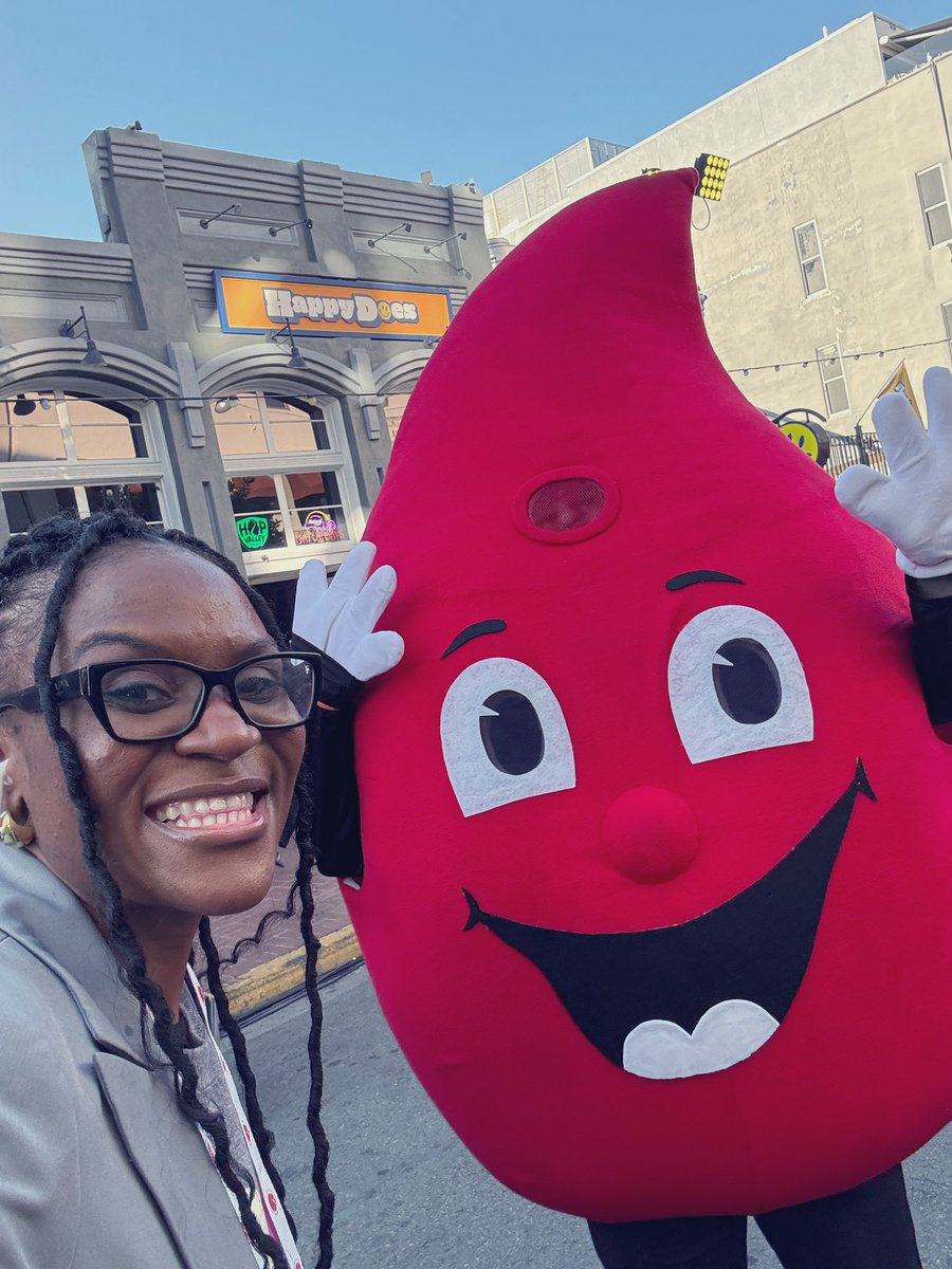 ChoupaSacha's tweet photo. First #ASH #BloodDrop presentation complete and grateful for the opportunities provided by @ASH_hematology to grow as a scientist and researcher. https://t.co/GVzzxAr6co