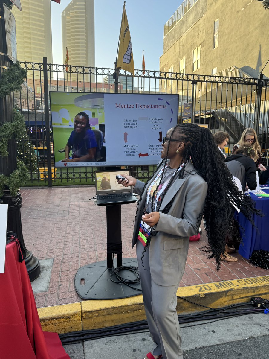 ChoupaSacha's tweet photo. First #ASH #BloodDrop presentation complete and grateful for the opportunities provided by @ASH_hematology to grow as a scientist and researcher. https://t.co/GVzzxAr6co