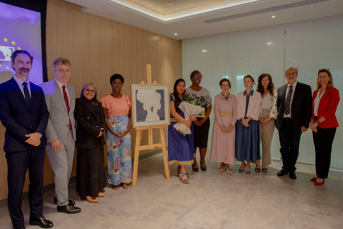 UEenCostaRica's tweet photo. "Este año dimos énfasis en la debida inclusión de las mujeres indígenas y afrodescendientes, que forman parte esencial de la sociedad costarricense, quisimos reconocer el papel fundamental y esfuerzo de estas poblaciones. Felicidades Thalía", embajador de la 🇪🇺 @plouislempereur https://t.co/9OU6j4xfmh