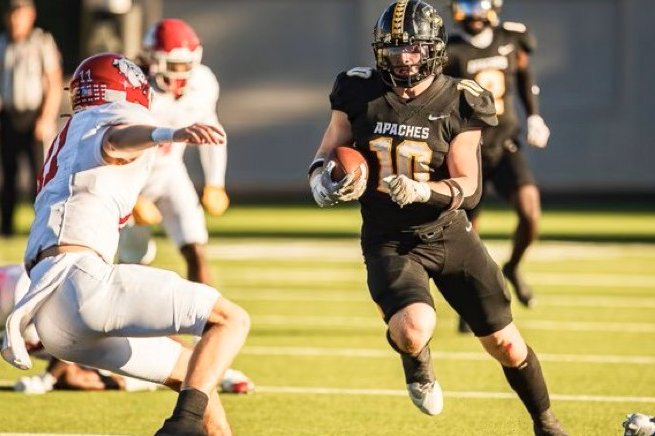 🏆2024 JUCOWeekly Trophy Finalist
🏈Will Cornelson: LB Tyler JC
➡️Led NJCAA w/ 126 total tackles  
➡️Ranks 1st in assists w/ 73 
➡️Ranks 1st in Tackles for Loss w/ 21.5
➡️Ranks 2nd w/ 11.5 tackles per game
➡️Secured 7.5 sacks in 11 games
#JUCOHeisman  #JUCOWeeklyTrophy