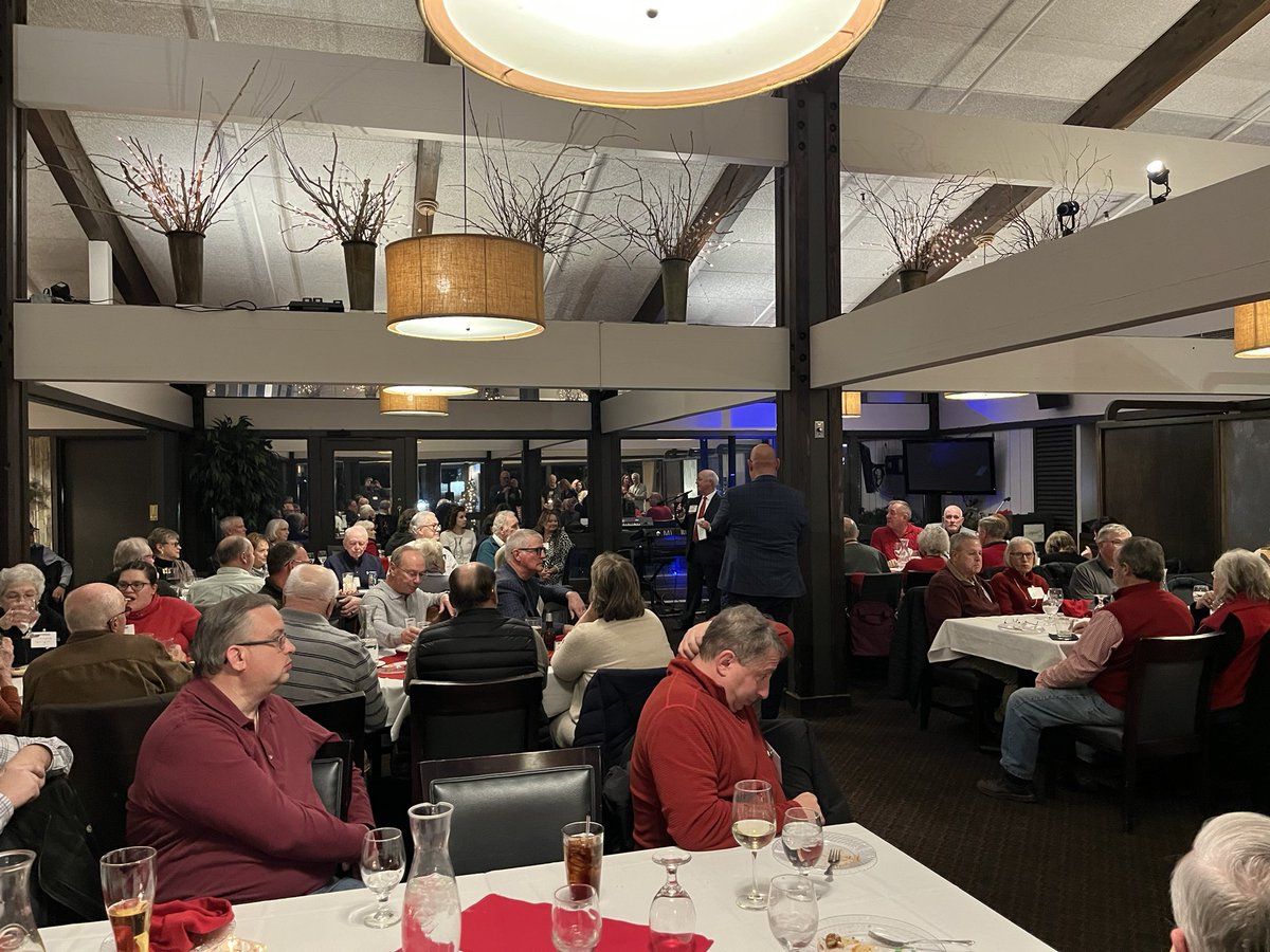 MNThinkTank's tweet photo. Great crowd at our Mankato Chapter Christmas Party. No big policy talk tonight, just celebrating a great year. #funisallowed https://t.co/hwpIdx4N0x