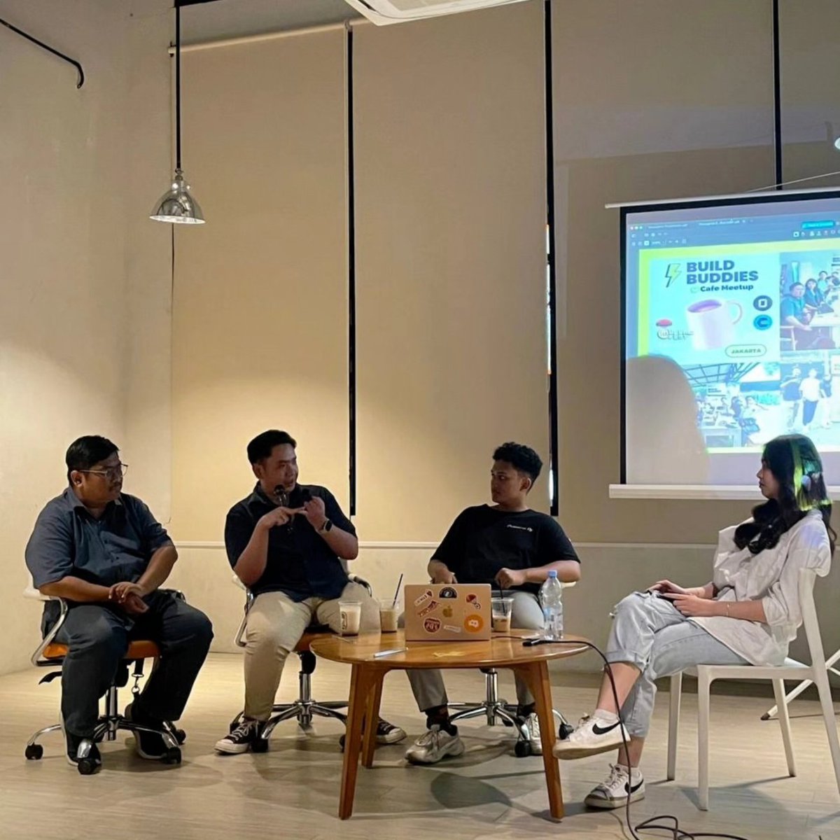 PakSamb0's tweet image. Glad to be a speaker di acara "Build Buddies" @meta_pool x @OrdinoxLabs x Cryptosiast🙌

Seneng banget rasanya bisa ngewakilin dua project sekaligus buat sharing ke temen-temen komunitas #DeFi dan #Web3 😁

#Metapool #OrdinoxLabs #Cryptosiast