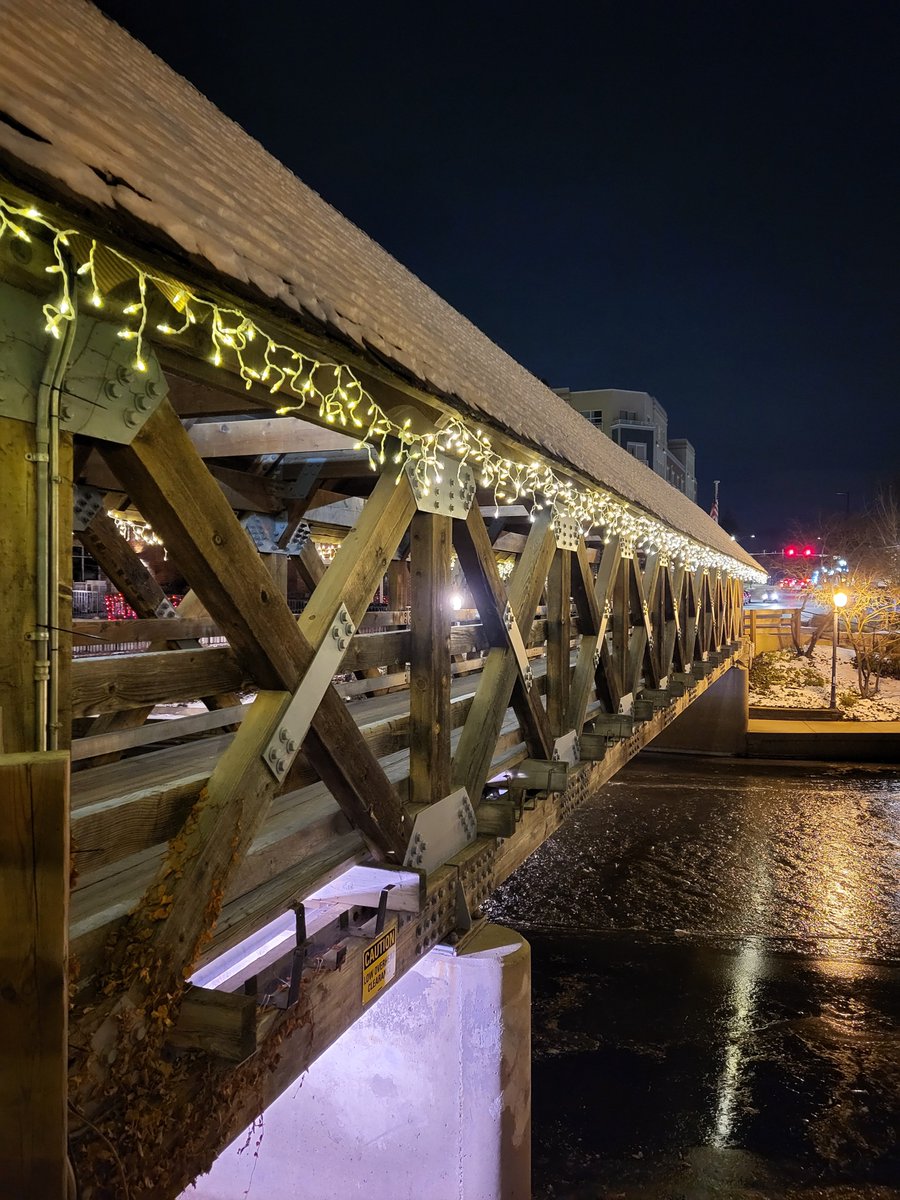 NaperParks's tweet photo. Nothing beats holiday lights reflecting off the DuPage River! 🎄 https://t.co/oFi0nQ1j6R