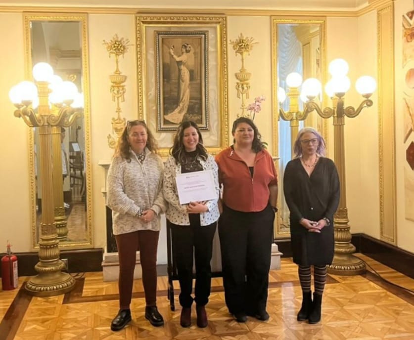 U_ElClaustro's tweet photo. 🎉Jazmín Montesdeoca, ganadora del X Premio Iberoamericano de Poesía Joven "Alejandro Aura" 2024, con su poema Te daría mi cuerpo, que aborda el tema del abuso sexual infantil.

¡Enhorabuena! https://t.co/RfhkujHBfI