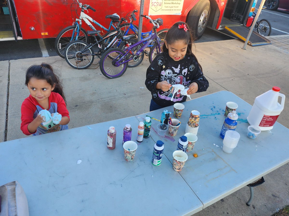 SS WOW in action at the Cesar Chavez Library!!! Every Thursday 3:00pm-5:00pm!!!🚌🚌🚌🧪🔬🔭🚀 #AlisalStrong
#AlisalFuerte
#SalinasValley
#LovingSalinas
#Science 
#STEM
#LearnByDoing
#ToolsinHands