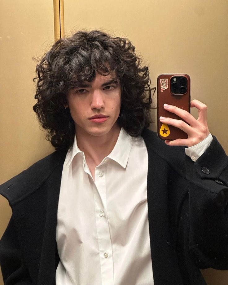 marauderssb's tweet photo. 𝖮𝖭. —

⠀↬⠀ɴome: Sirius Orion Black
⠀↬⠀ɪdade (16-18): 17 anos 
⠀↬⠀sexualidade: bissexual 
⠀↬⠀ᴘronomes: ele/dele
⠀↬⠀ᴄasa: grifinoria 

@rocksiriustar https://t.co/suVUoeKo5o