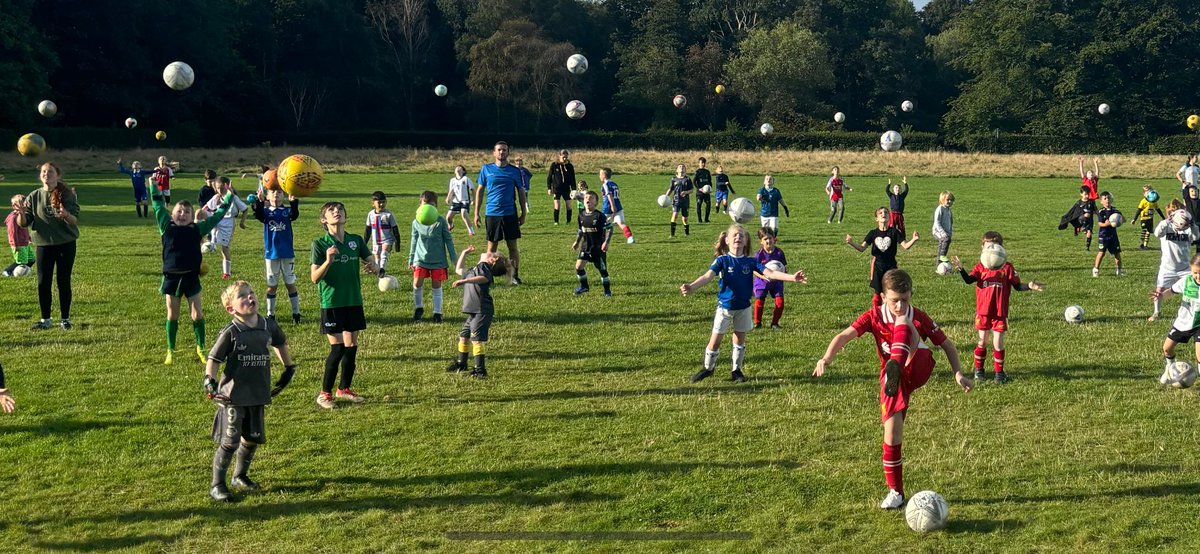 Kenny9Saunders's tweet photo. Sadly no football training for these kids in the morning and many others across our city due to the weather once again, Surely it's about time we had some indoor facilities in this city so we can continue to keep all kids active #LFC #EFC @JagotaRavinder #GamesOff https://t.co/JlbsK8dLiz