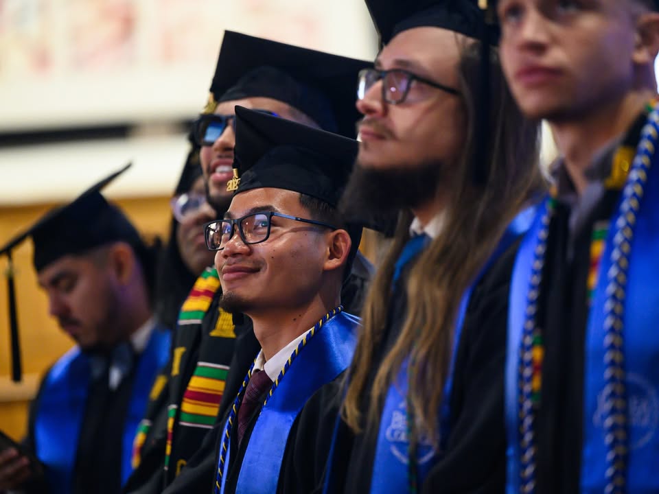 Join us this Sunday, December 8th, at 2 pm in Phelps Stokes for our Mid-Year Recognition Ceremony! If you'd like to celebrate with us from afar, you can stream the ceremony on @vimeo 

📷 : Crystal Wylie '05