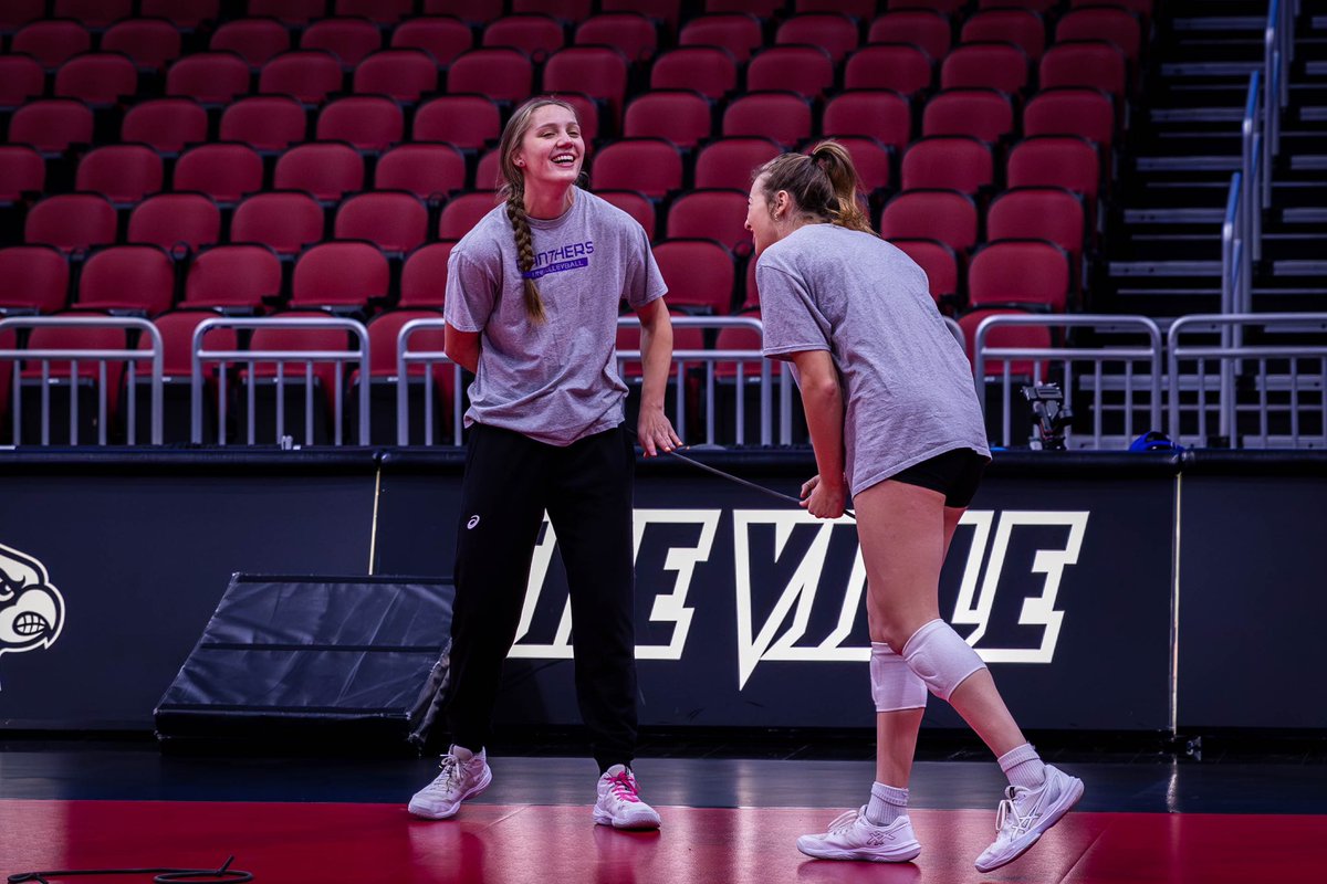UNIVolleyball's tweet image. Locked in with only 1 hour to go until game time!

#EverLoyal #1UNI #UNIVB50 #NCAAVB