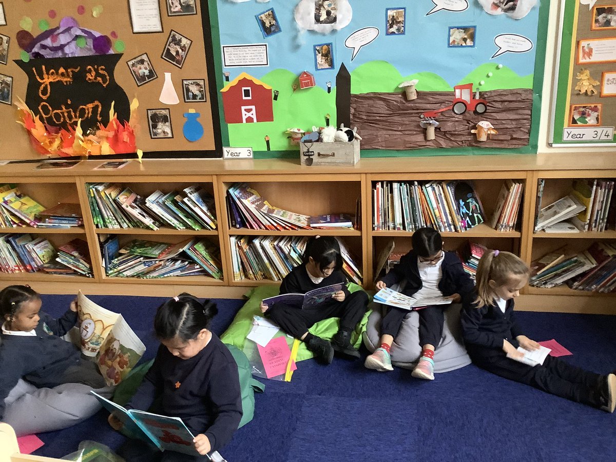 PindersPrimary's tweet photo. Year 1 really enjoyed their library session today! Sharing this reading for pleasure book at home can be counted as one of their weekly reads. Remember our school target is 4 reads a week! #PPReading https://t.co/TstOVVOehL
