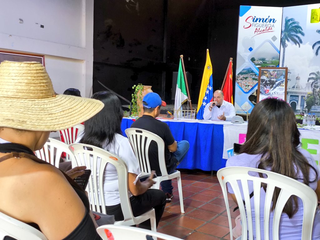 AntibloqueoVen's tweet photo. Desde Mérida, en el Ateneo Jesús Soto de Tovar, presentamos nuestra línea editorial que documenta el impacto de las sanciones económicas en Venezuela. Un relato histórico que evidencia la resistencia y las respuestas del gobierno y el pueblo https://t.co/x4ajcMALS6