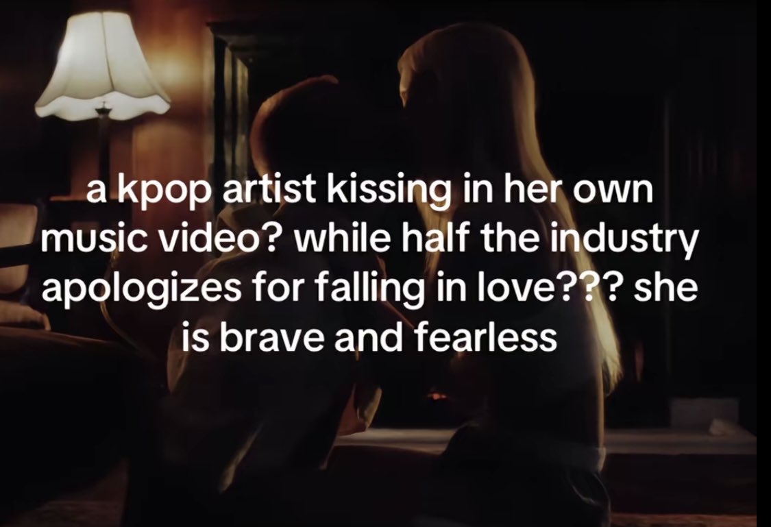 cosmicdyy's tweet photo. #ROSÉ https://t.co/L3WPThSFLH