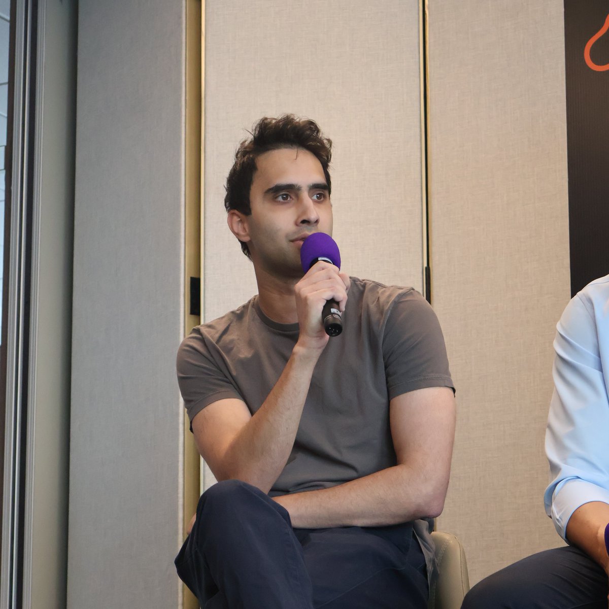supermoonxyz's tweet photo. 💡 "Build something people want. Demand in AI is the most underrated factor in success. Explain your product in one sentence. If you can’t, you don’t know what you’re building."

🛠️ @ani_pai, @dragonflyvc underscores the need for clear communication and real-world demand. DeAI founders should focus on creating utility-driven solutions with concise messaging to capture interest and drive impact.