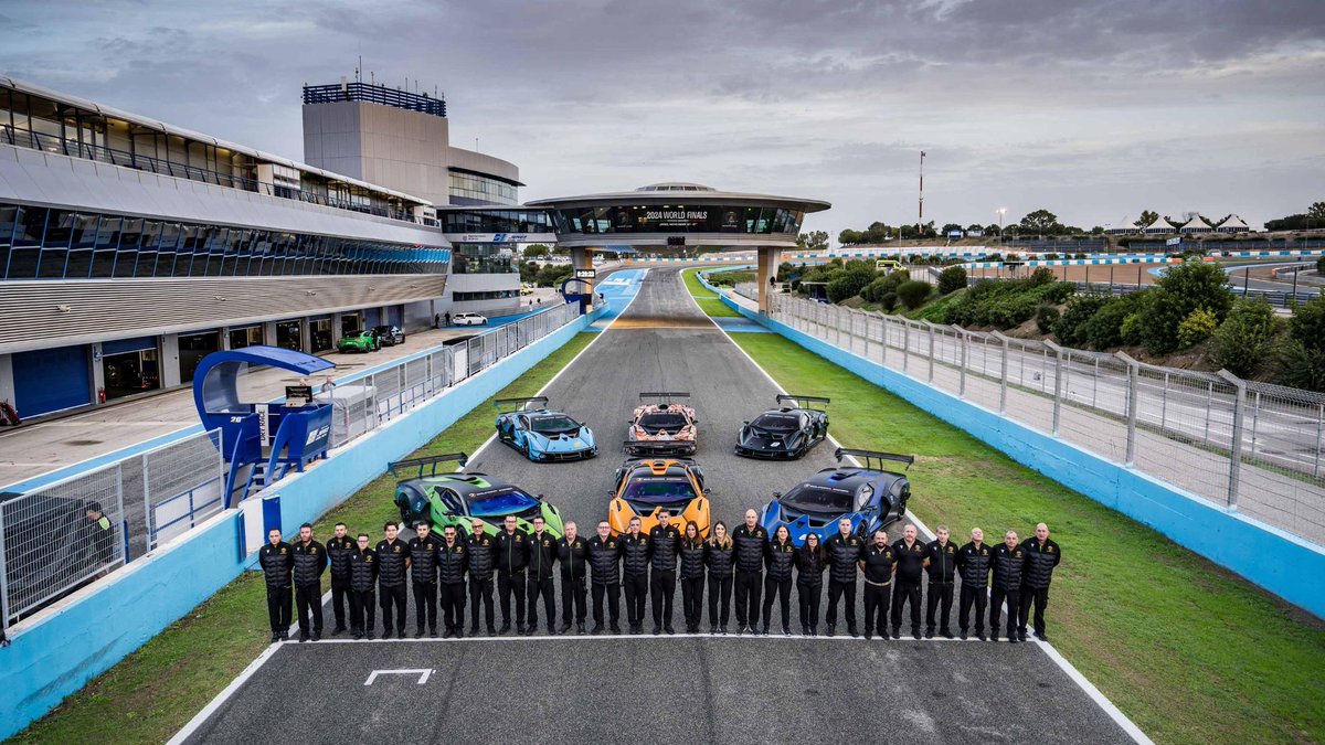 IlMagnus's tweet photo. New experience unlocked โ๏ธ
Lamborghini Essenza SCV12
#nopeengineering #motorsport #supercar #jerez #lamborghini #lamborghiniessenzascv12 #jerezdelafrontera #essenzascv12 https://t.co/FqLK84fs41