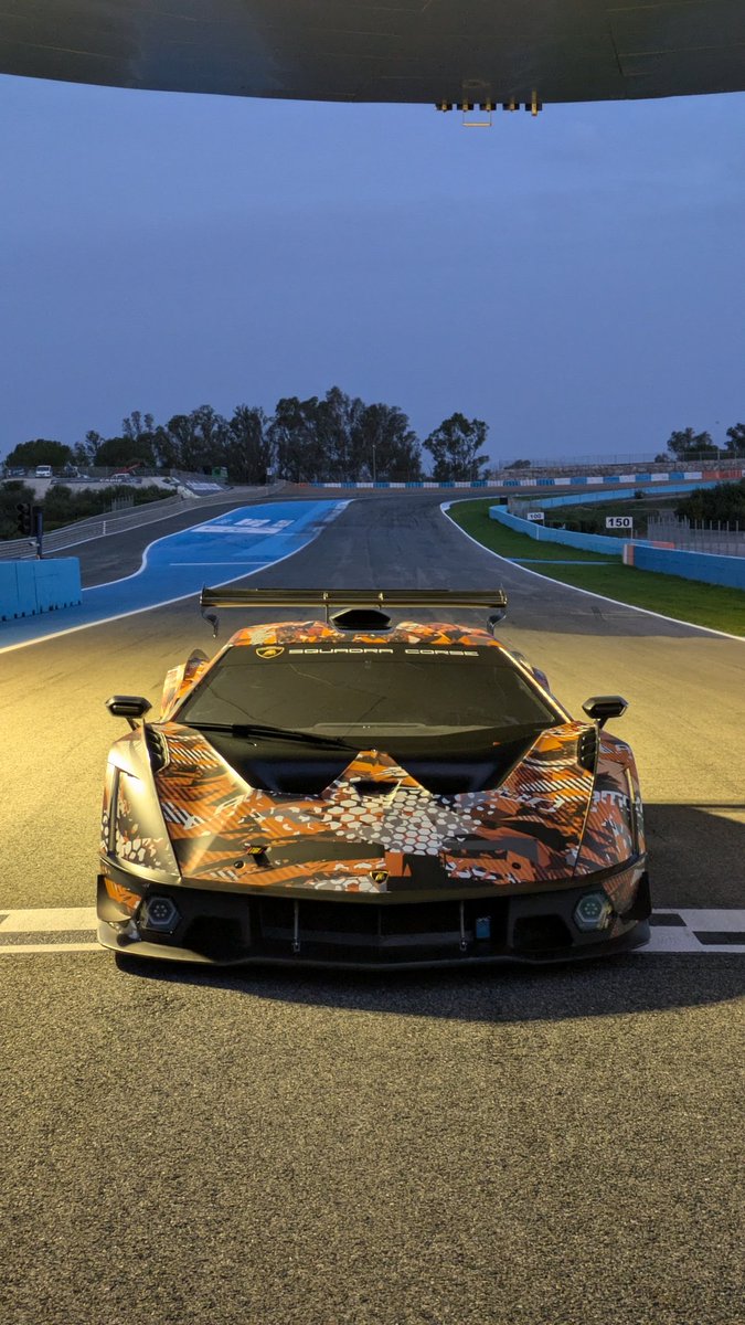 IlMagnus's tweet photo. New experience unlocked โ๏ธ
Lamborghini Essenza SCV12
#nopeengineering #motorsport #supercar #jerez #lamborghini #lamborghiniessenzascv12 #jerezdelafrontera #essenzascv12 https://t.co/FqLK84fs41