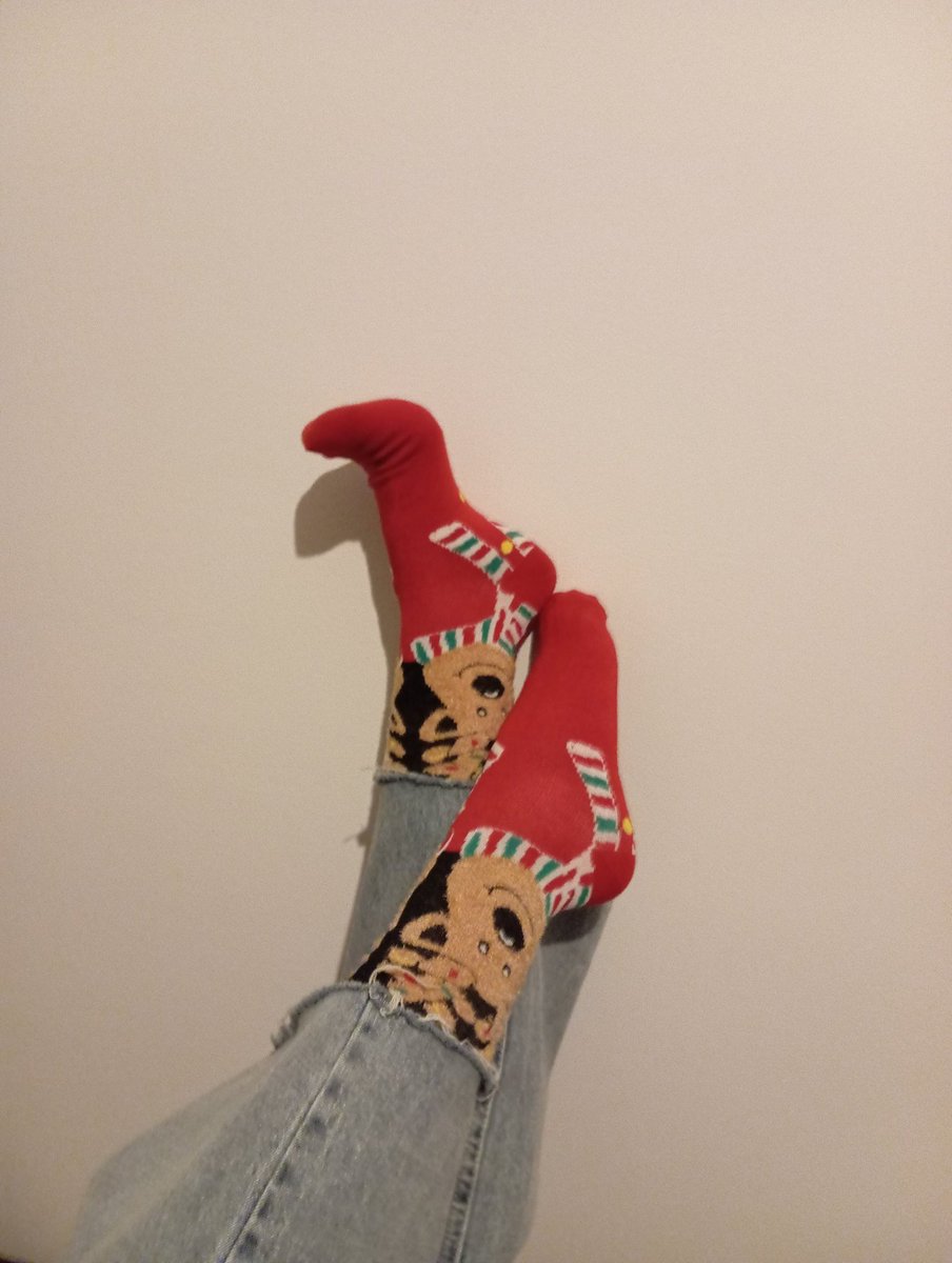 Dziś mikołajki🧑‍🎄 twoim psim obowiązkiem jest obdarowanie mnie prezentami więc do roboty parobki 🖕🐶😈 czekam żeby dostać to co mi się należy 👑💵