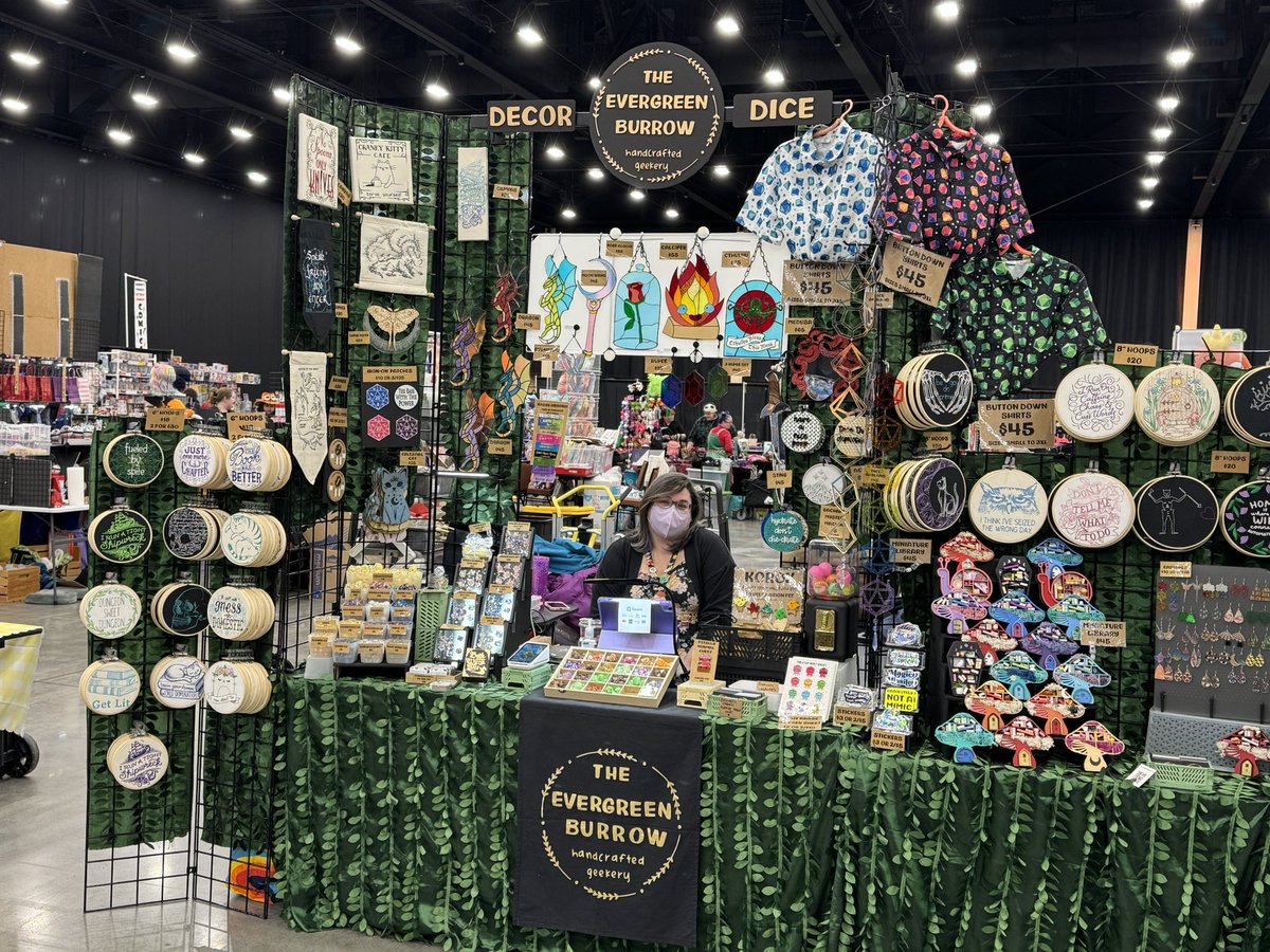 All set up at @yamaconofficial this weekend! Stop by for dice and stained glass acrylic! 

#dice #handcrafteddice #handmadedice #dnd #dicegoblin #ttrpg #tabletopgaming #goblindicehoard #polyhedral #polyhedraldice