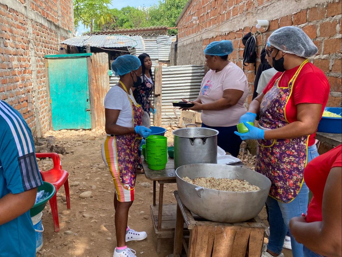jepazvpar's tweet photo. La comida en la mesa es una de las preocupaciones e incertidumbres de las que sufren las poblaciones vulnerables. Es por eso que la alimentación diaria y digna que se ofrece desde el programa hace una diferencia que ayuda a mitigar el problema del hambre en nuestros(as) jóvenes. https://t.co/fM4Hkl4fYX