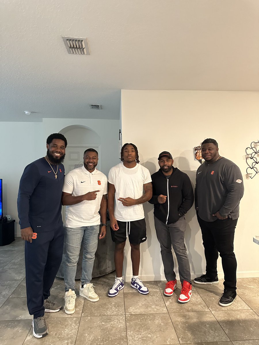 demetres_jr's tweet photo. #CuseFans any familiar faces🤔🤔? GoOrange🍊! https://t.co/Ae6EbKyqY5