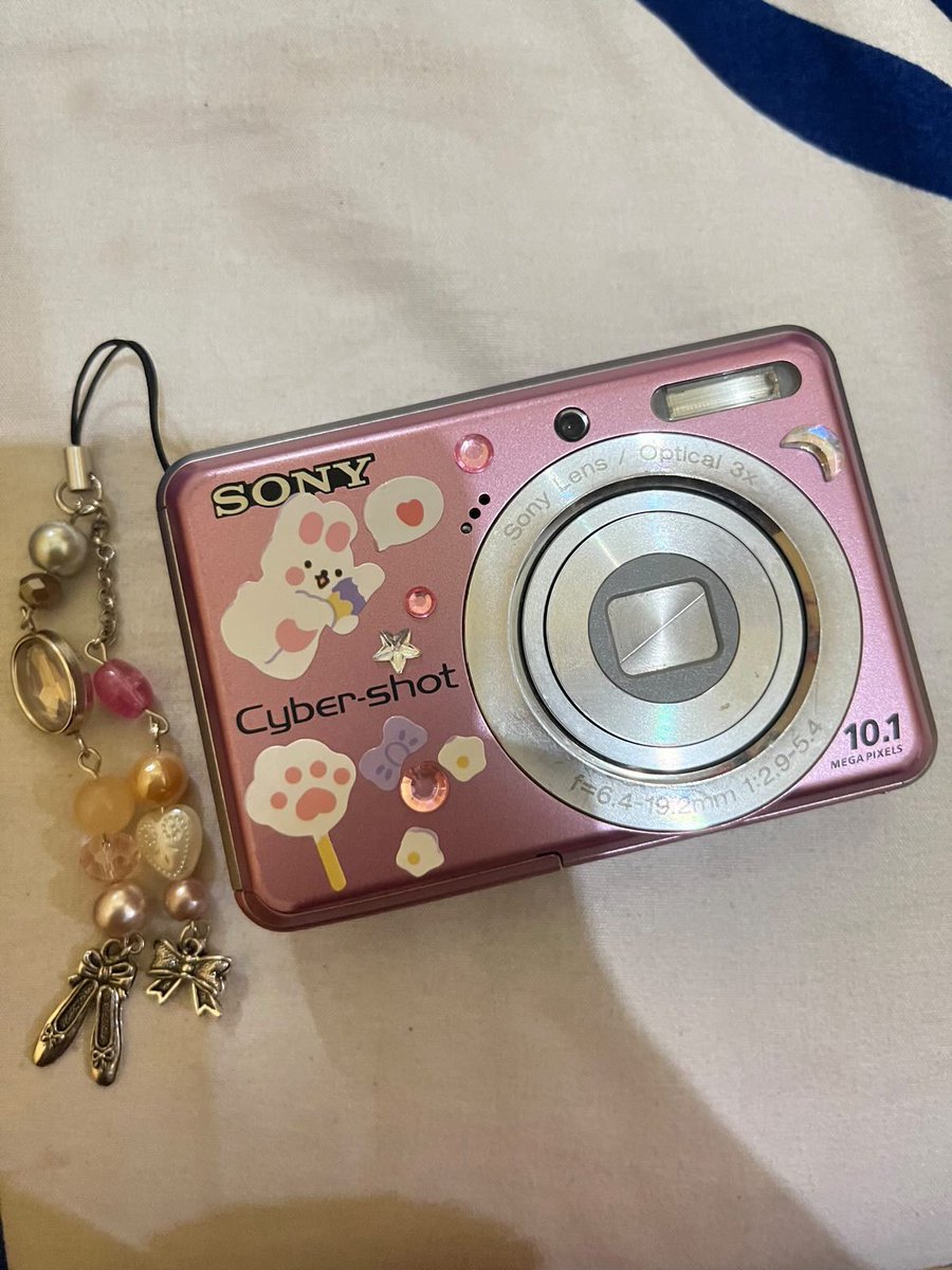 minaoryx's tweet photo. WTS Digicam Sony CyberShot DSC-S980 in baby pink 

Kondisi 
🌷Body 9/10
🌷Flash nyala
🌷zoom in zoom out normal 
🌷tombol semua normal 

Minus 
‼️Lecet Pemakaian

💸 1,7 /bisa nego 
Avail Shopee

wts wtb digicam baby pink #zonauang #zonajajan #wts #wtb #digicam #babypink #pink https://t.co/qbKBZQf1pD